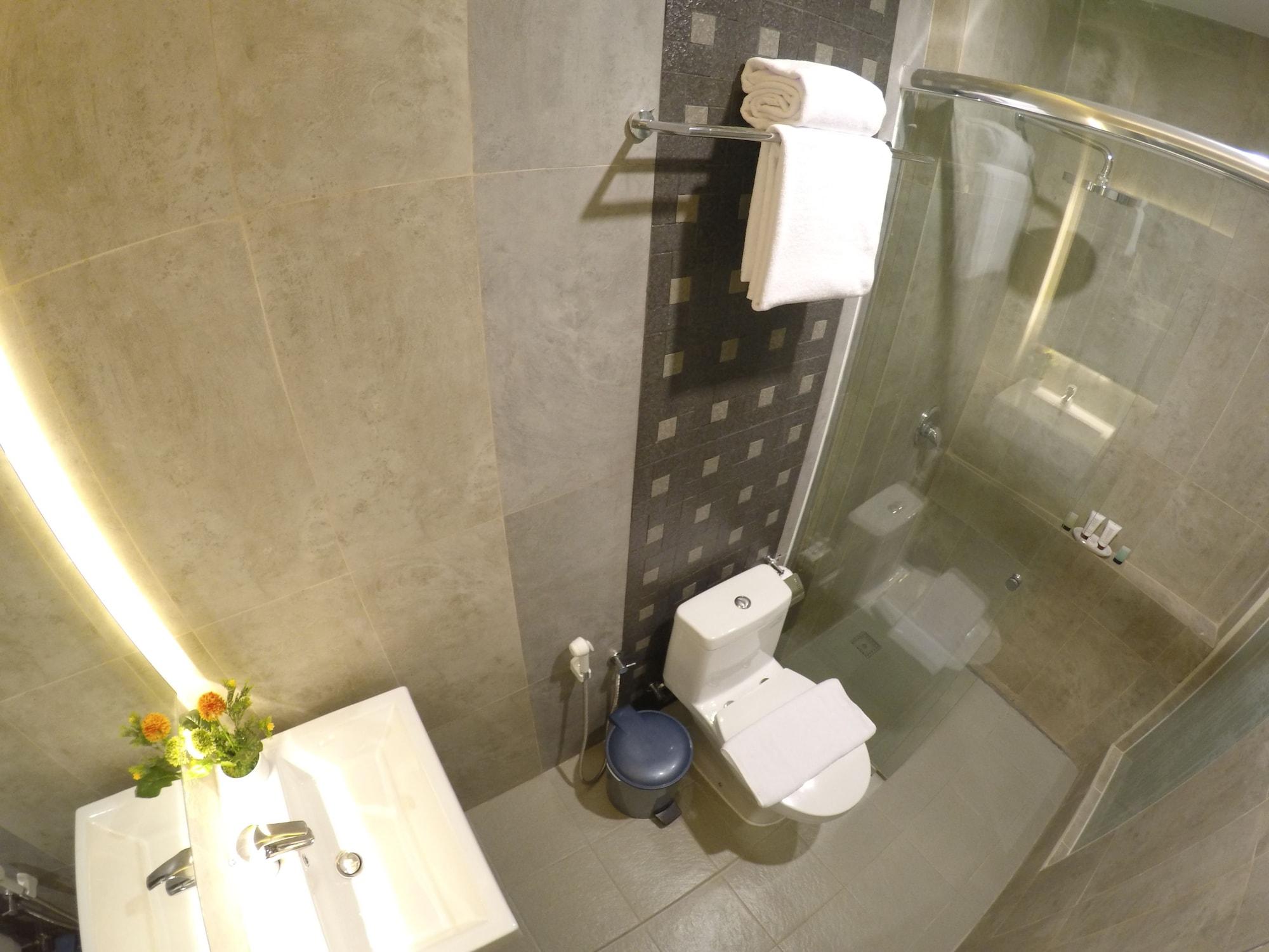 Biz Boulevard Hotel Manado Kültér fotó