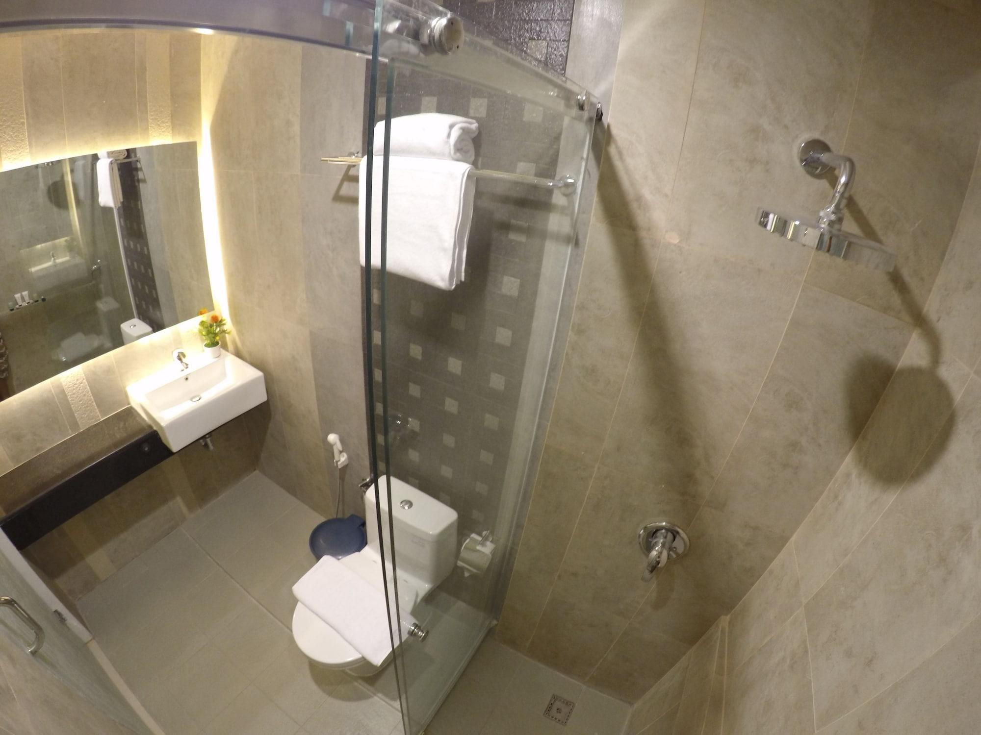 Biz Boulevard Hotel Manado Kültér fotó
