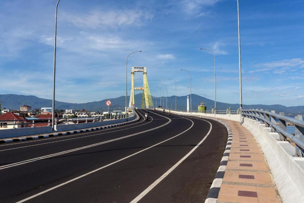 Biz Boulevard Hotel Manado Kültér fotó