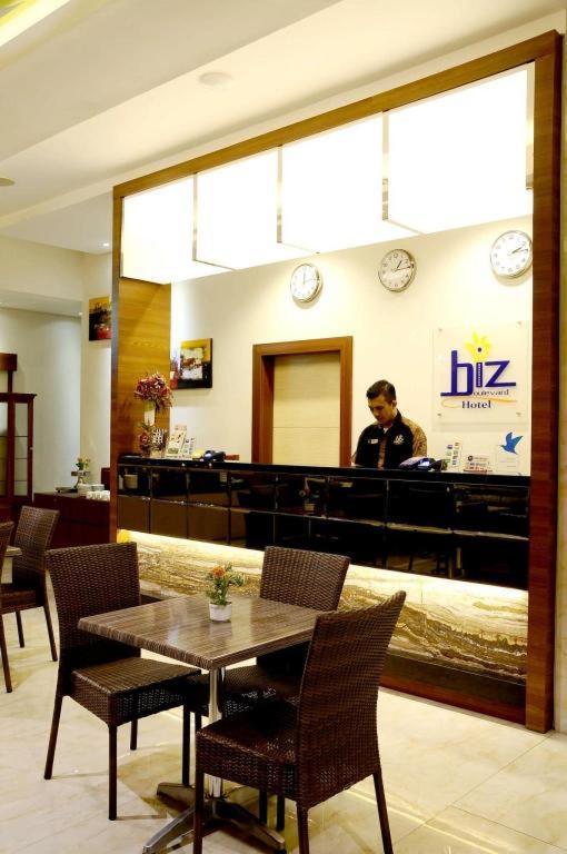 Biz Boulevard Hotel Manado Kültér fotó