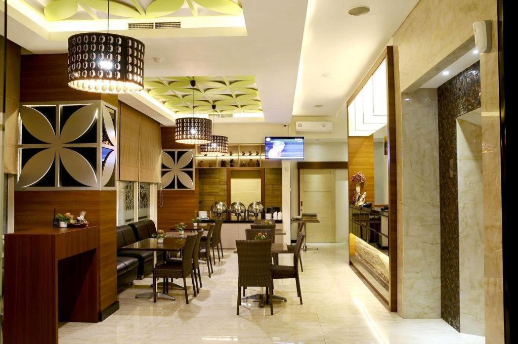 Biz Boulevard Hotel Manado Kültér fotó