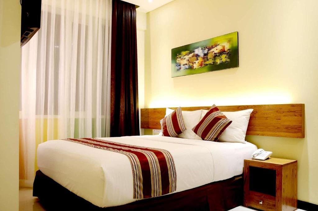 Biz Boulevard Hotel Manado Kültér fotó