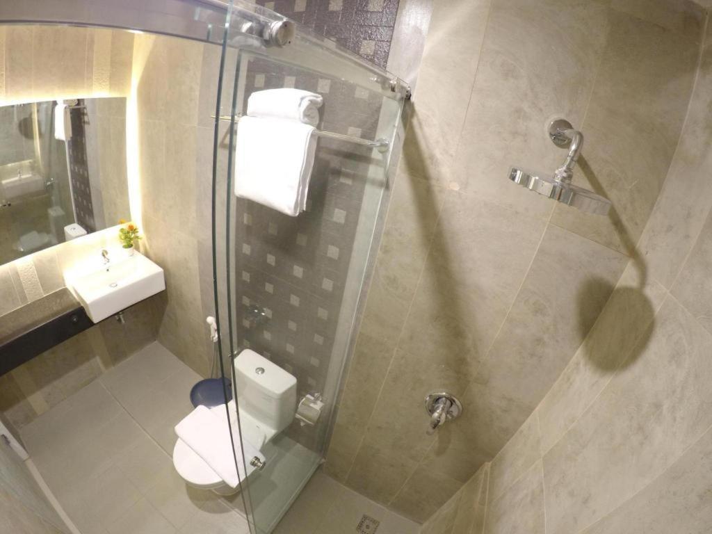 Biz Boulevard Hotel Manado Kültér fotó