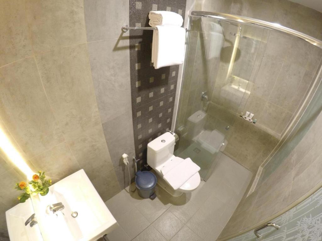 Biz Boulevard Hotel Manado Kültér fotó