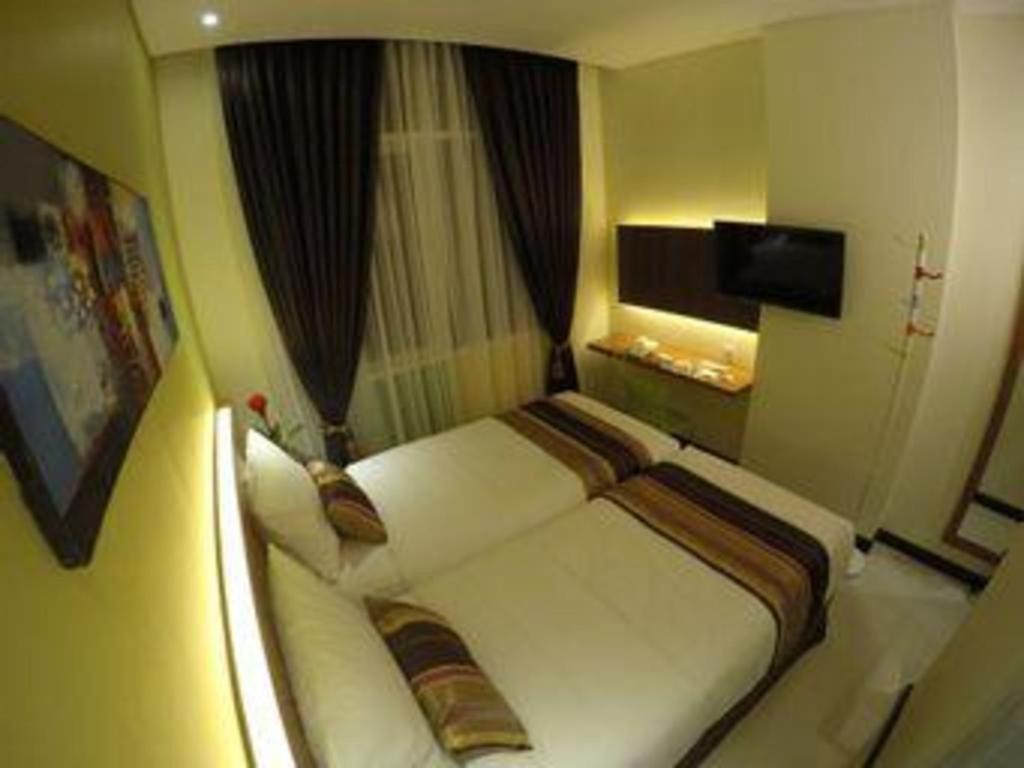 Biz Boulevard Hotel Manado Kültér fotó