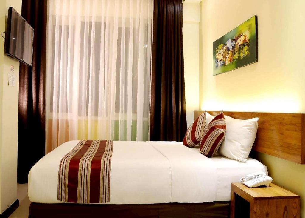 Biz Boulevard Hotel Manado Kültér fotó