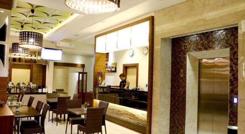 Biz Boulevard Hotel Manado Kültér fotó