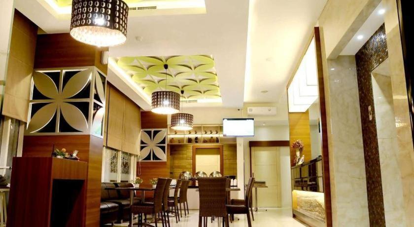 Biz Boulevard Hotel Manado Kültér fotó