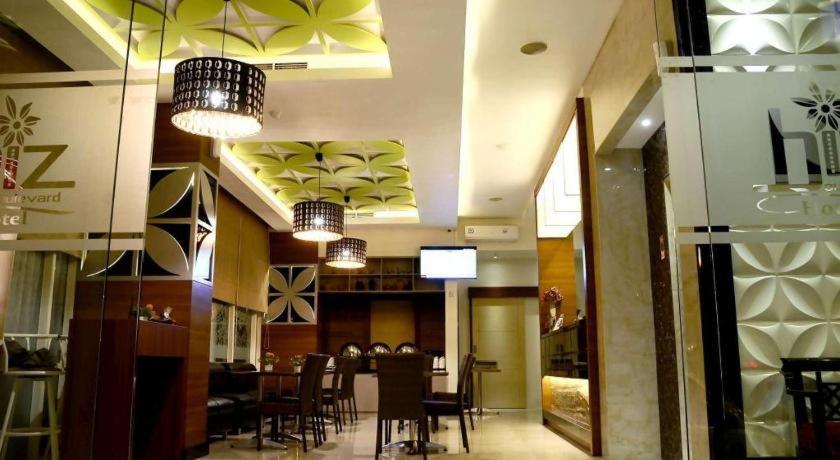 Biz Boulevard Hotel Manado Kültér fotó