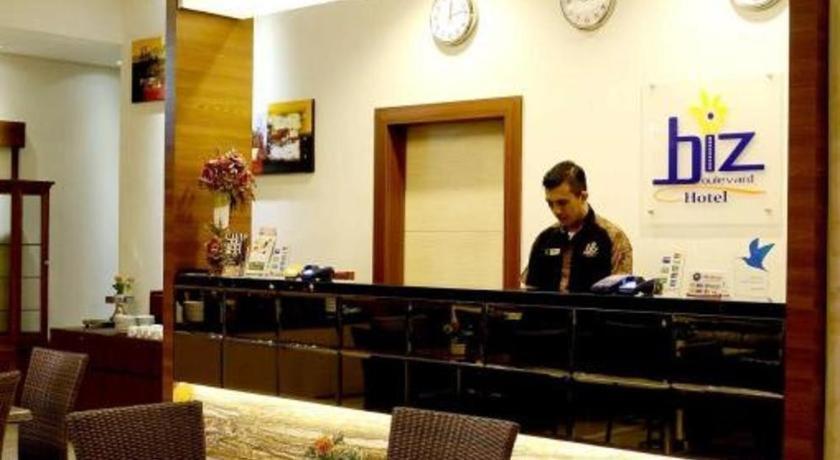 Biz Boulevard Hotel Manado Kültér fotó