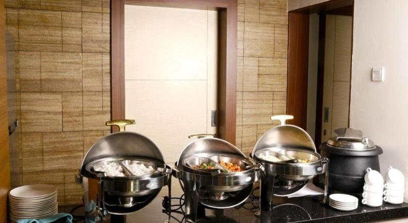 Biz Boulevard Hotel Manado Kültér fotó