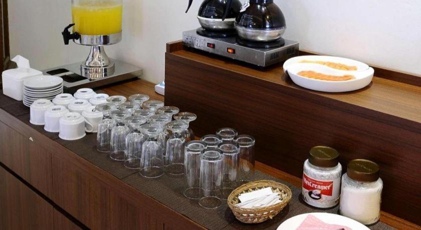Biz Boulevard Hotel Manado Kültér fotó