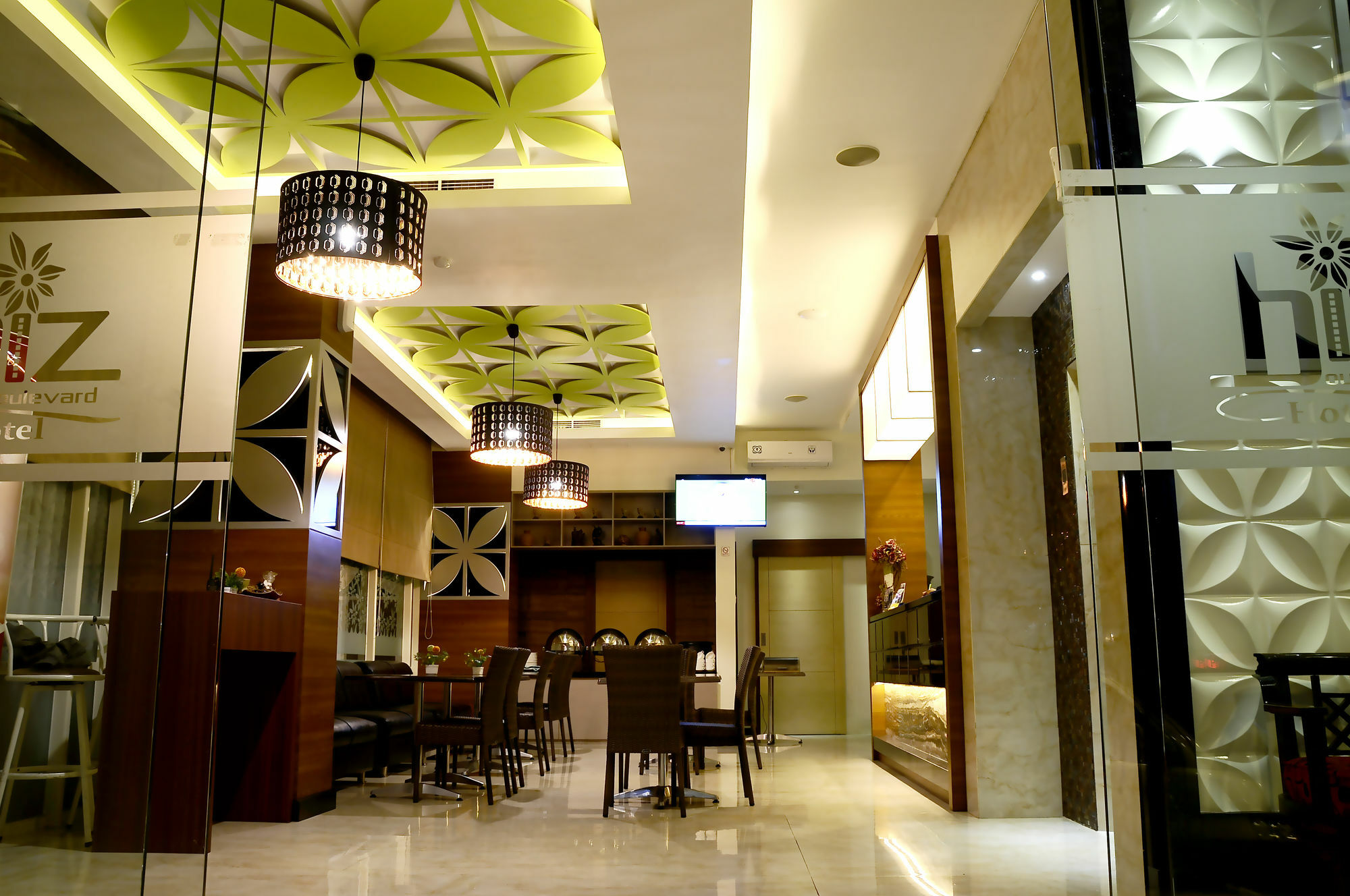 Biz Boulevard Hotel Manado Kültér fotó