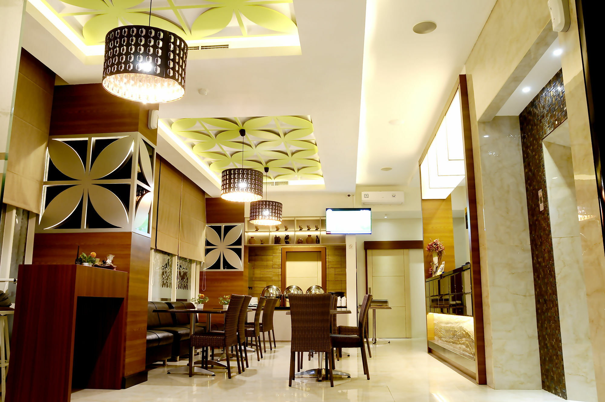 Biz Boulevard Hotel Manado Kültér fotó