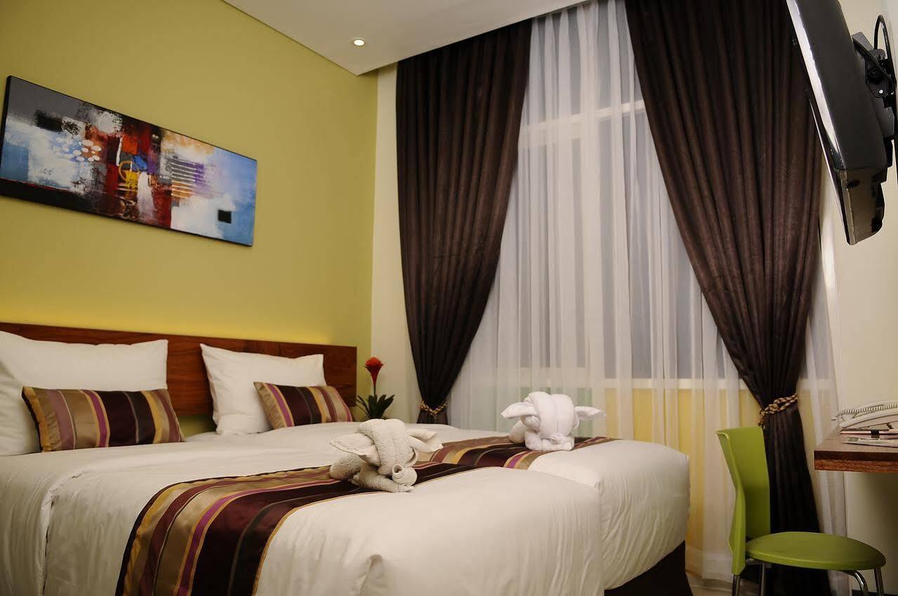 Biz Boulevard Hotel Manado Kültér fotó