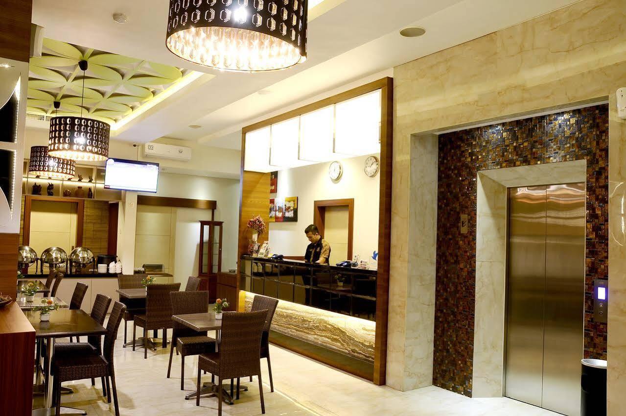 Biz Boulevard Hotel Manado Kültér fotó