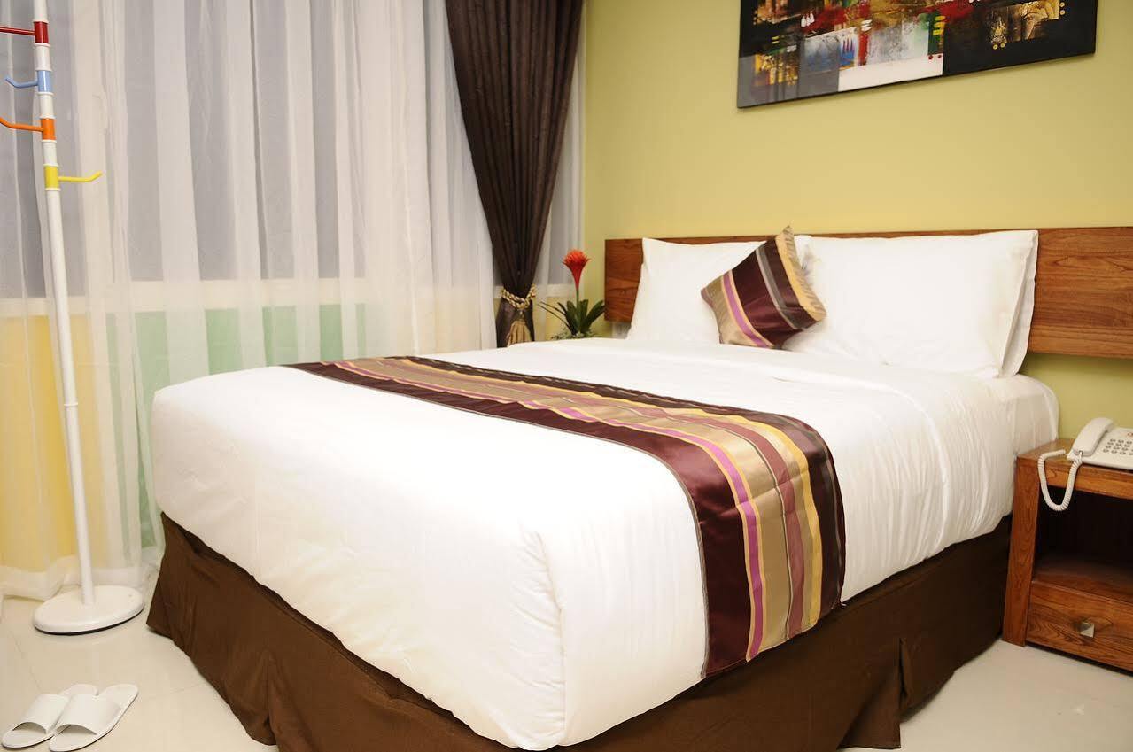 Biz Boulevard Hotel Manado Kültér fotó
