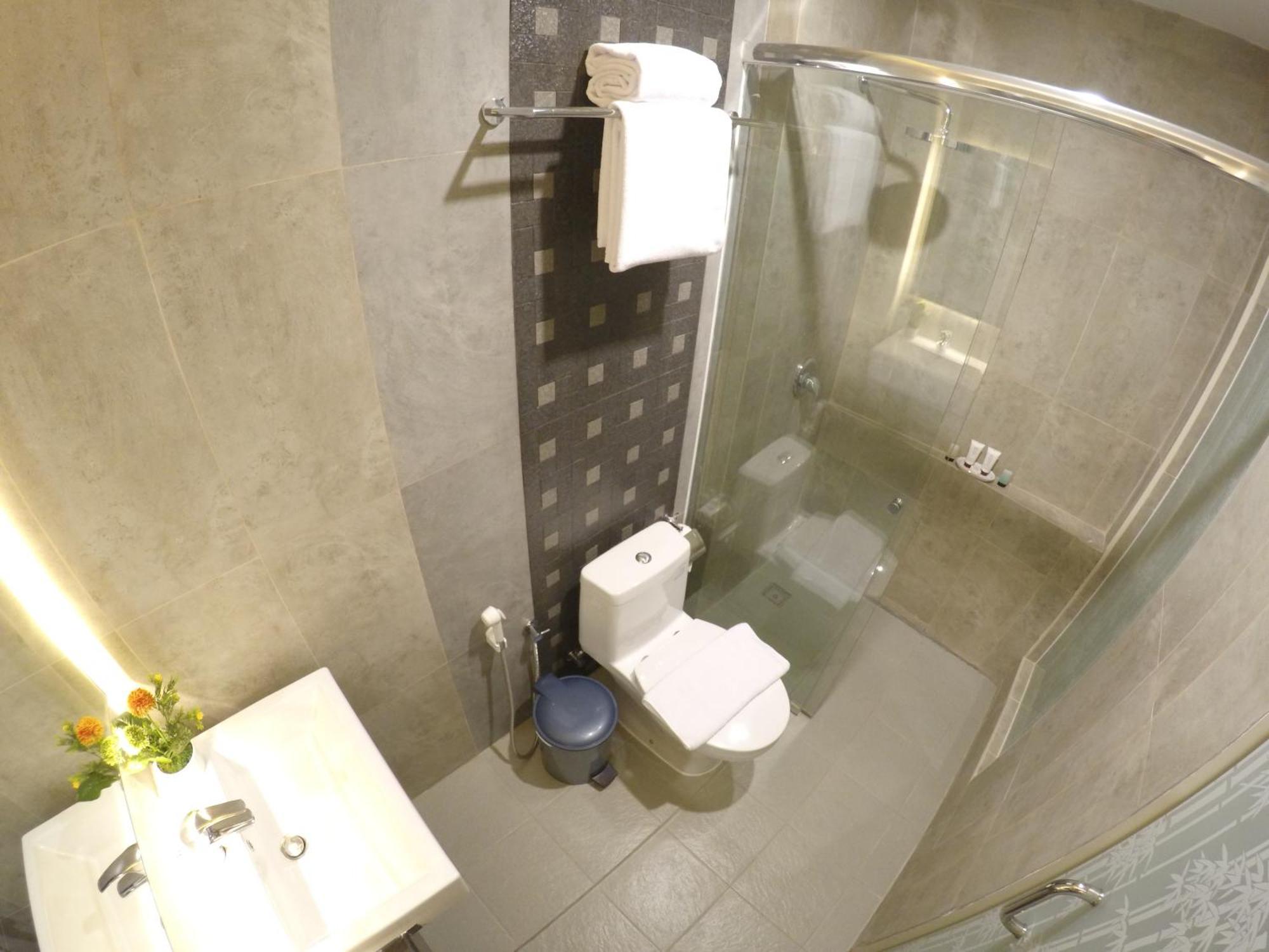Biz Boulevard Hotel Manado Kültér fotó